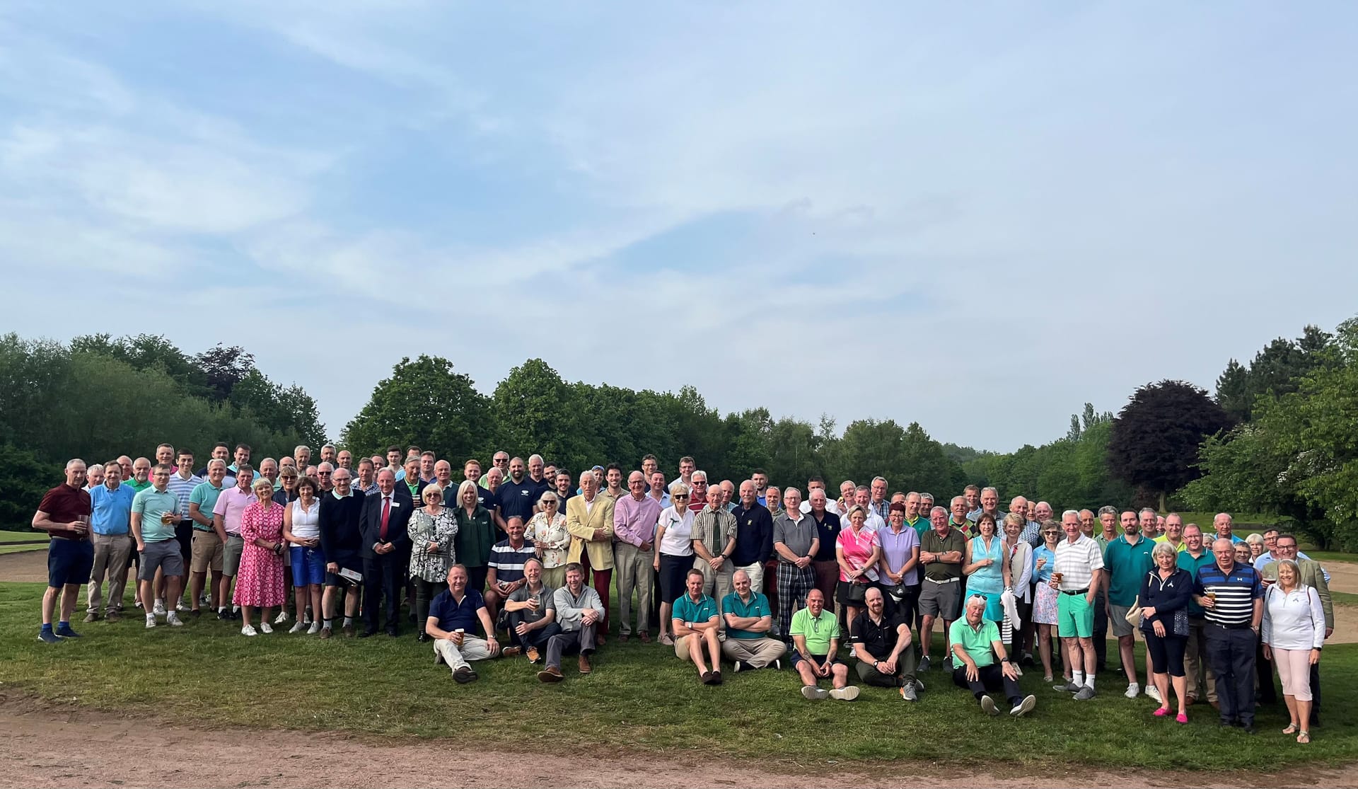 The entire LRSN volunteer team at tee time